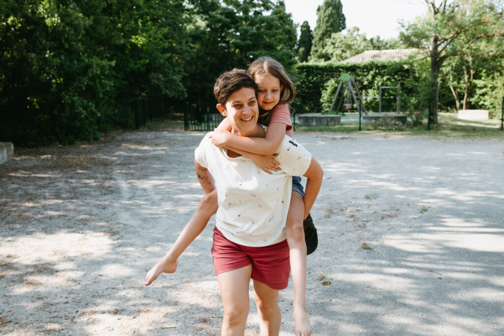 photo de simone photographe famille à grenoble par Caro Cuinet