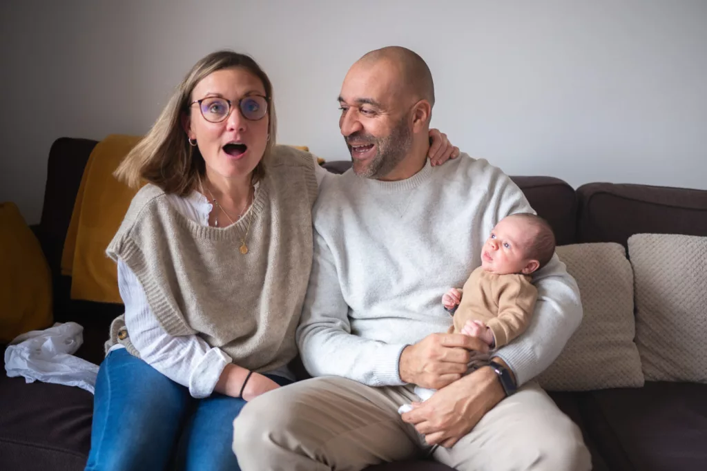 photo d'un couple et de son bébé