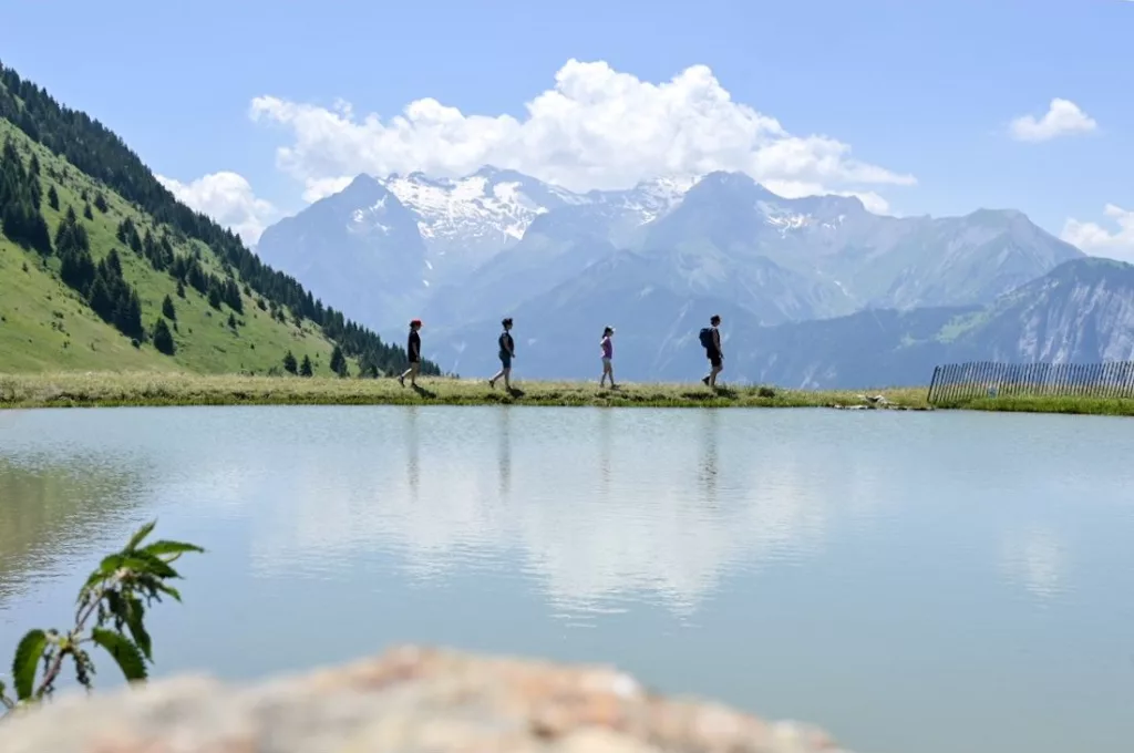 autoportrait famille reflet lac pendant le challenge photo #100daysoflumiere